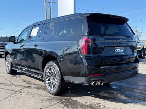 Used 2025 Chevrolet Suburban Z71 image 5