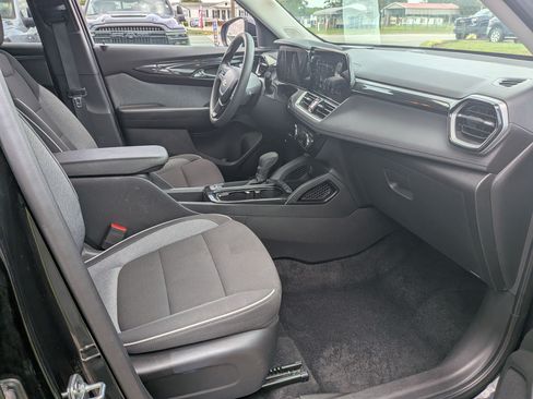 Used 2025 Chevrolet TrailBlazer LT AWD/4WD image 21