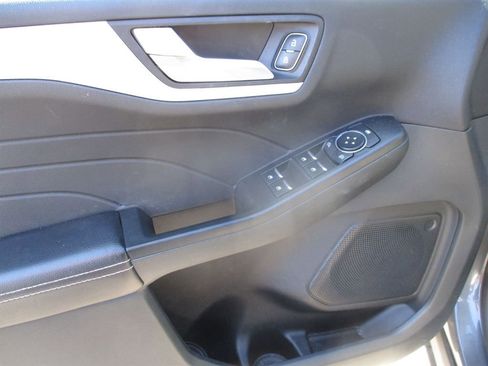 Used 2021 Ford Escape SE w/ SE Sport Appearance Package image 12