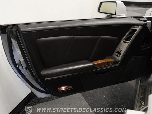 Used 2009 Cadillac XLR image 33