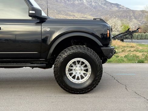 Used 2022 Ford Bronco Wildtrak image 3