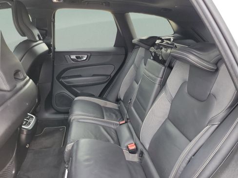 Used 2020 Volvo XC60 T5 R-Design image 22