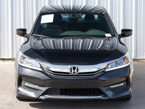 Used 2017 Honda Accord Sport image 39