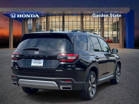 Certified 2023 Honda Pilot Touring image 3