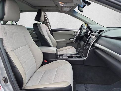 Used 2016 Toyota Camry SE w/ Moonroof Package FWD image 23