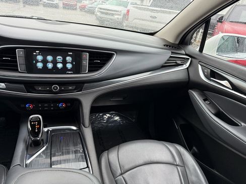 Used 2018 Buick Enclave Essence image 26