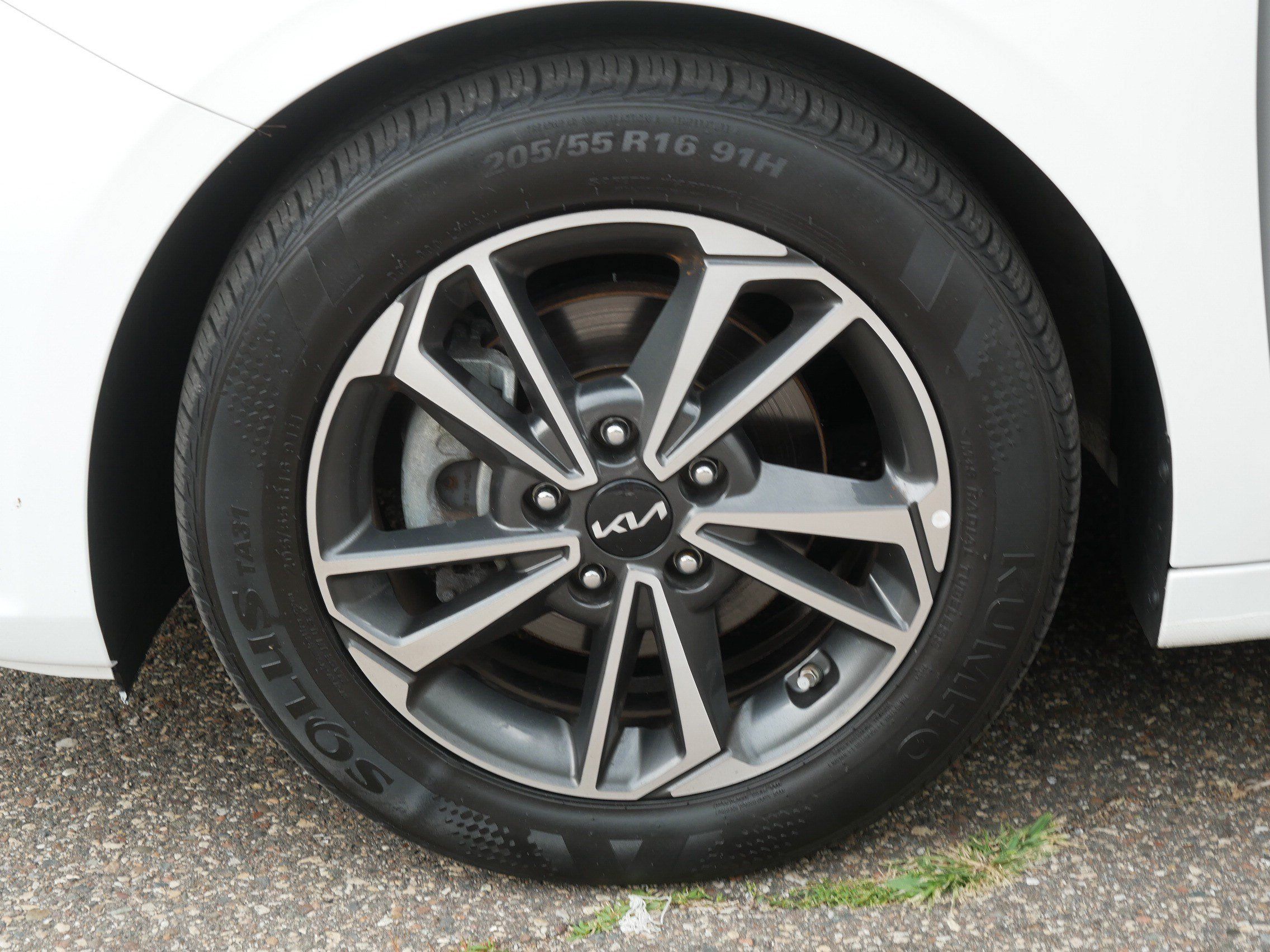 Certified 2023 Kia Forte LXS w/ LXS Technology Package FWD image 15