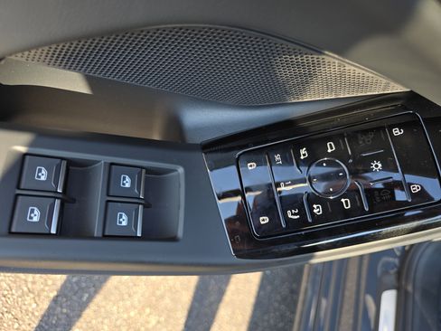 New 2025 Audi A6 e-tron Premium image 27