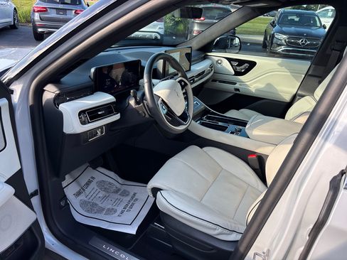 Certified 2025 Lincoln Aviator Black Label AWD/4WD image 24