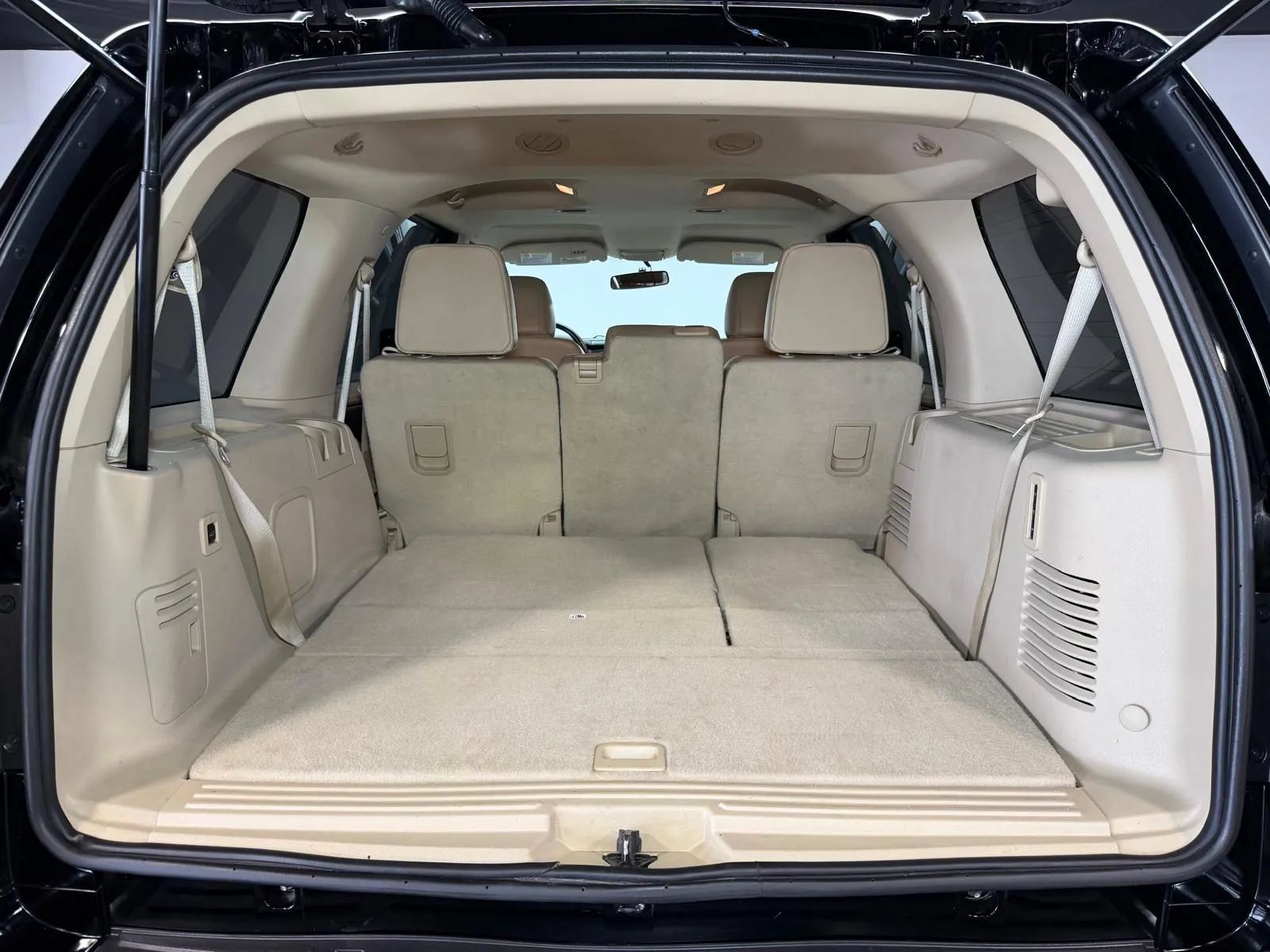 Used 2017 Ford Expedition XLT w/ Equipment Group 202A RWD image 15