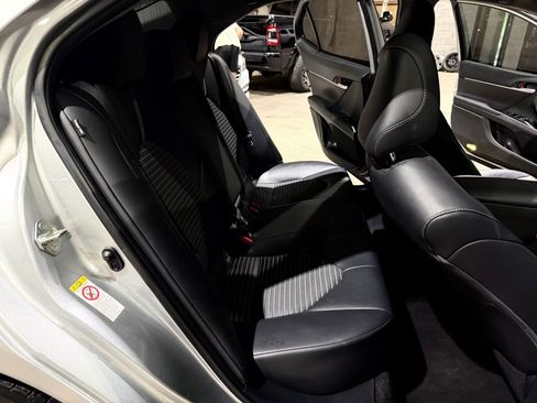 Used 2018 Toyota Camry SE FWD image 21
