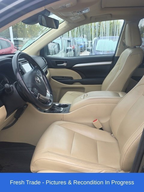 Used 2017 Toyota Highlander XLE AWD/4WD image 10