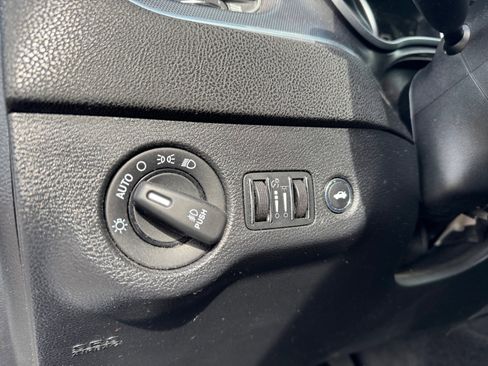 Used 2016 Dodge Charger SXT image 31