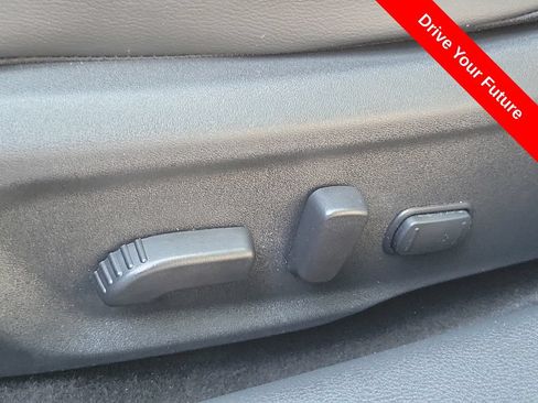 Used 2025 Nissan Sentra SR w/ SR Premium Package FWD image 18