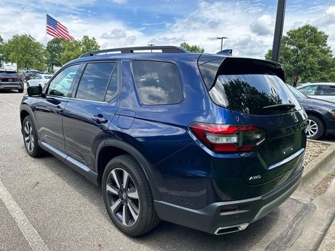 Used 2025 Honda Pilot Touring image 6