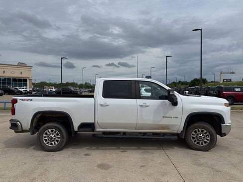 Used 2024 Chevrolet Silverado 2500 LT w/ Convenience Package image 17