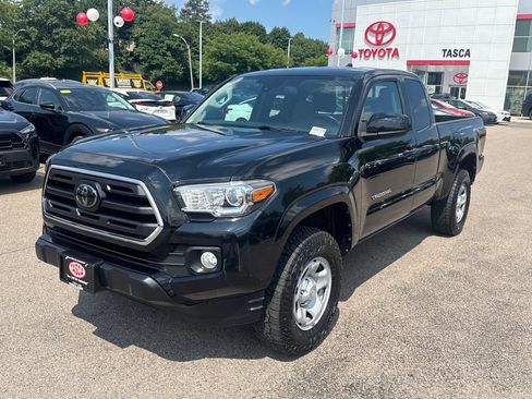 Used 2018 Toyota Tacoma SR5 AWD/4WD image 3