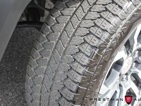 Used 2024 GMC Canyon AT4 AWD/4WD image 3