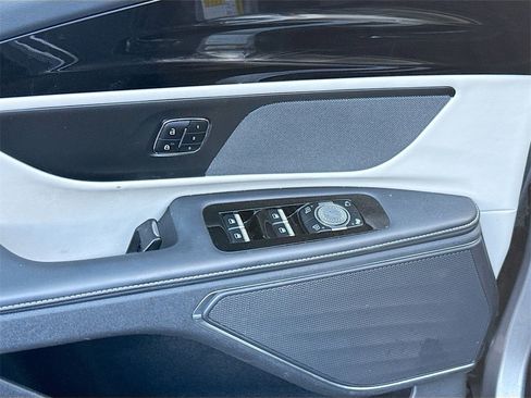 Used 2024 Lincoln Nautilus Reserve image 19