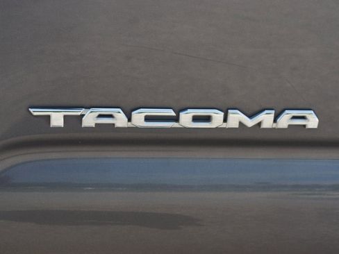 Used 2017 Toyota Tacoma SR5 w/ Tow Package RWD image 16