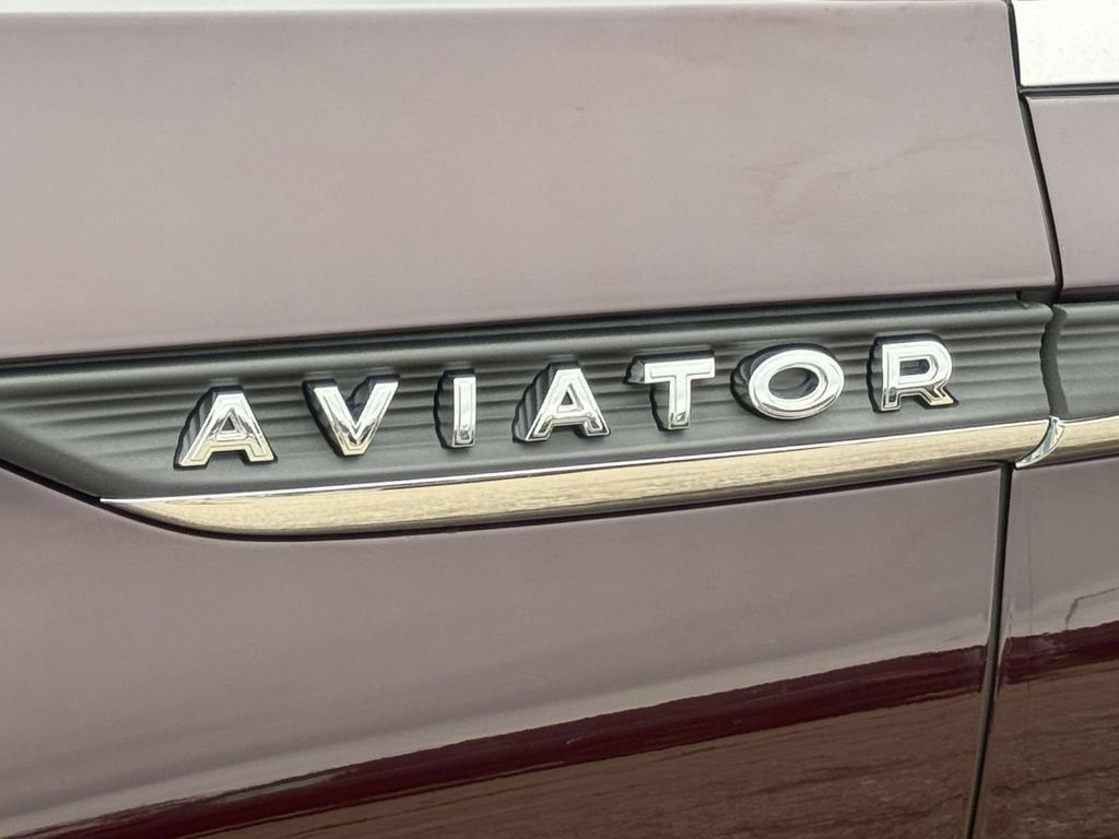 Certified 2024 Lincoln Aviator Reserve w/ Equipment Group 201A AWD/4WD image 10