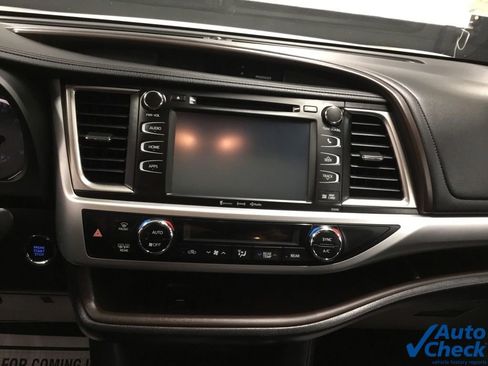Used 2019 Toyota Highlander XLE image 49