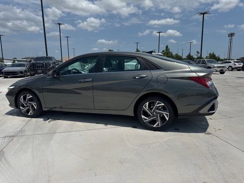 New 2025 Hyundai Elantra Limited image 8