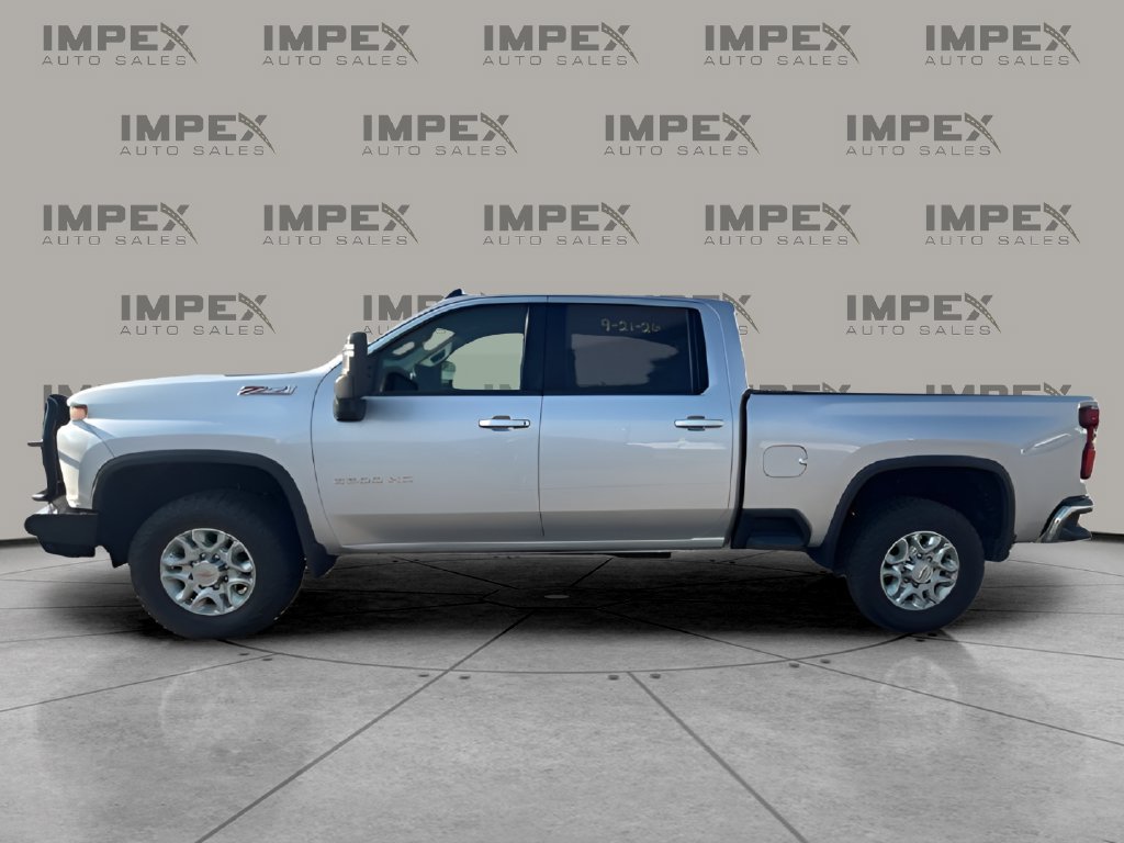 Used 2022 Chevrolet Silverado 2500 LT w/ Convenience Package AWD/4WD image 2