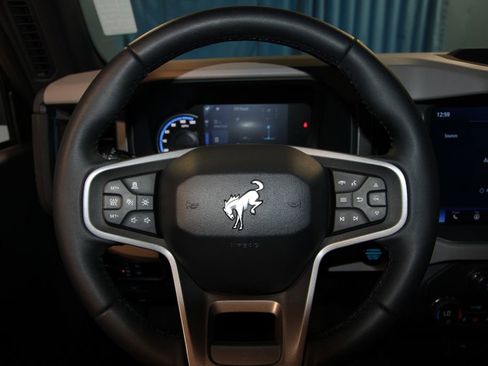 Used 2024 Ford Bronco Wildtrak image 11