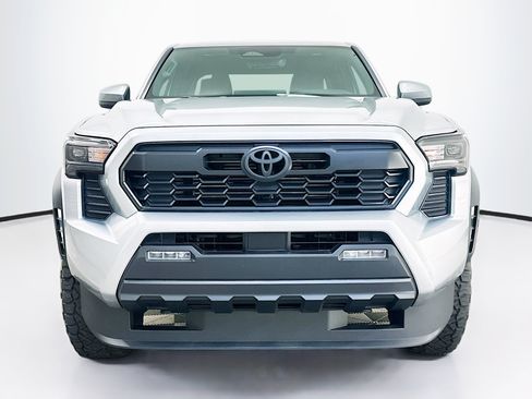 Used 2025 Toyota Tacoma TRD Off-Road AWD/4WD image 2