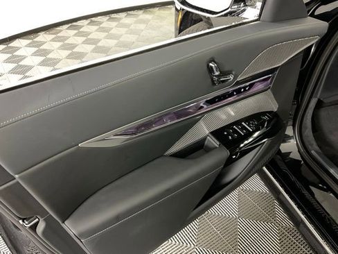 Used 2024 BMW i7 eDrive50 image 30