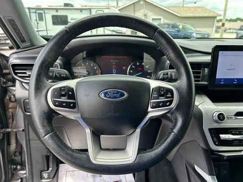 Used 2023 Ford Explorer XLT w/ Equipment Group 202A AWD/4WD image 18