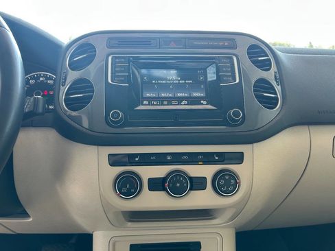 Used 2016 Volkswagen Tiguan S image 39