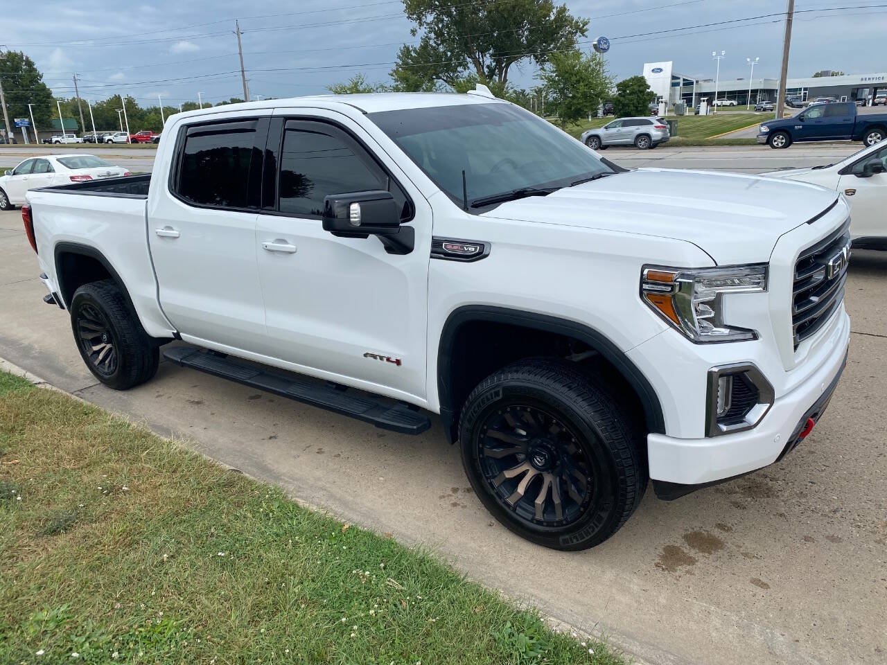 Used 2020 GMC Sierra 1500 AT4 w/ AT4 Premium Package AWD/4WD image 7