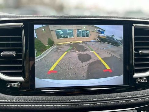 Used 2026 Chrysler Pacifica Limited image 14