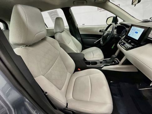 Used 2025 Toyota Corolla Cross L AWD/4WD image 27