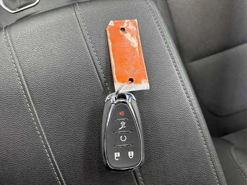 Used 2023 Chevrolet Traverse LT image 40