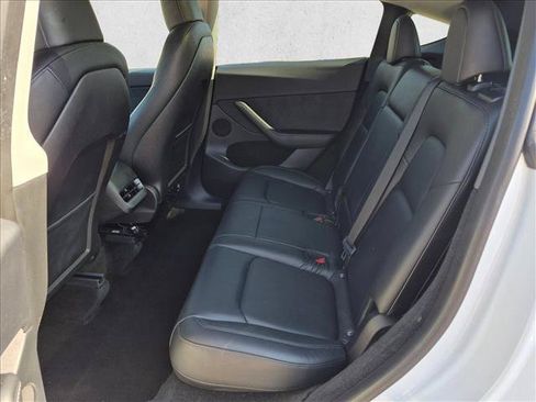Used 2023 Tesla Model Y Long Range AWD/4WD image 17