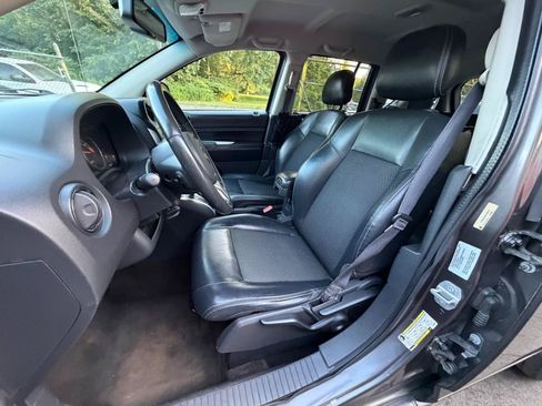 Used 2016 Jeep Compass Latitude FWD image 21