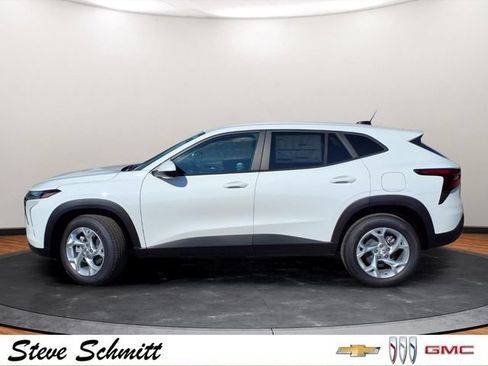 New 2026 Chevrolet Trax LS w/ LS Convenience Package FWD image 2