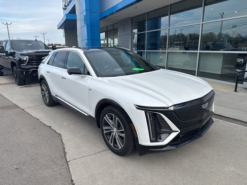 Used 2024 Cadillac Lyriq Luxury image 1
