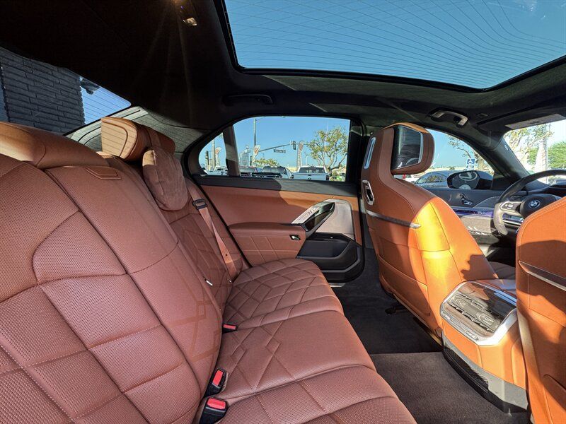 Used 2025 BMW i7 eDrive50 w/ M Sport Package RWD image 48