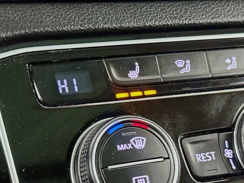 Used 2018 Volkswagen Atlas SEL image 17