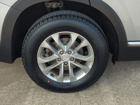 Used 2020 Hyundai Santa Fe SE image 3