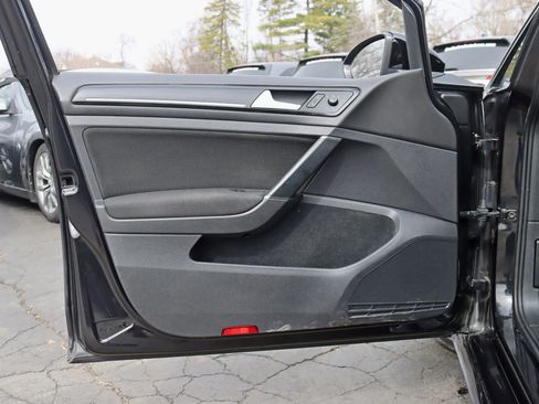 Used 2017 Volkswagen GTI Sport image 32