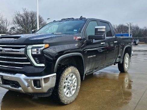Used 2024 Chevrolet Silverado 2500 LTZ w/ LTZ Convenience Package image 3
