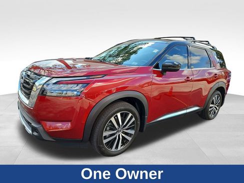 Used 2025 Nissan Pathfinder Platinum image 3