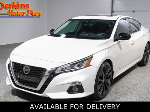 Used 2022 Nissan Altima 2.5 SR w/ Midnight Edition Package FWD image 1