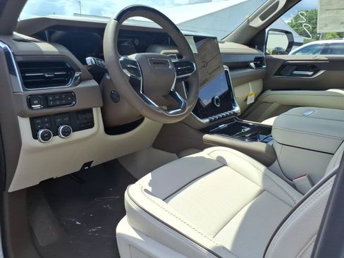 New 2026 GMC Yukon Denali w/ Denali Reserve Package AWD/4WD image 13
