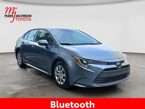 Used 2025 Toyota Corolla LE FWD image 5
